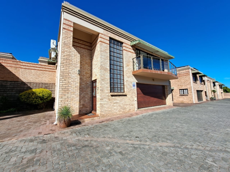 3 Bedroom Property for Sale in Bonza Bay Eastern Cape